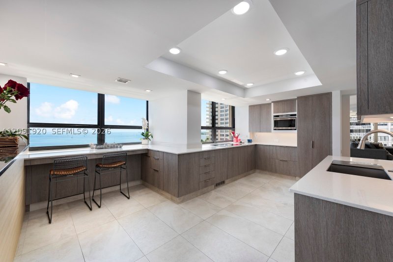 Comprar apartamento no Grove Isles Tower III C801-C802