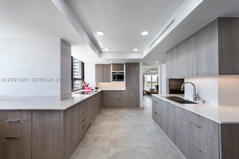 Comprar apartamento no Grove Isles Tower III C801-C802
