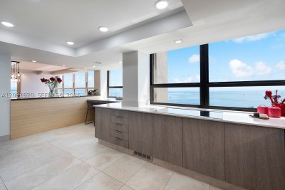 Comprar apartamento no Grove Isles Tower III C801-C802