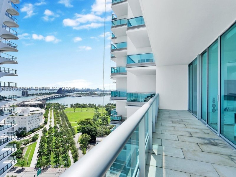 Apartment for rent at 900 Biscayne 2412