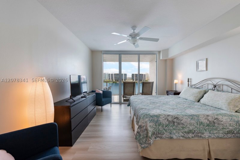 Comprar apartamento no Marina Bay Club 1009