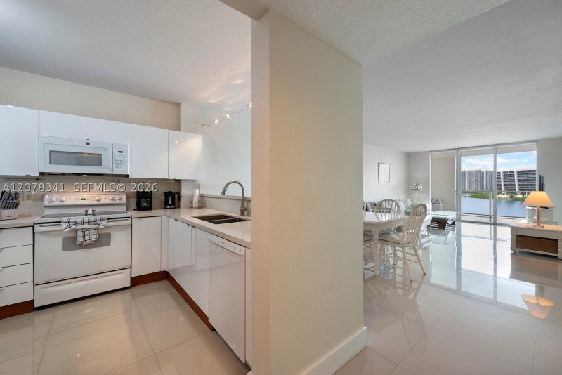 Comprar apartamento no Marina Bay Club 1009