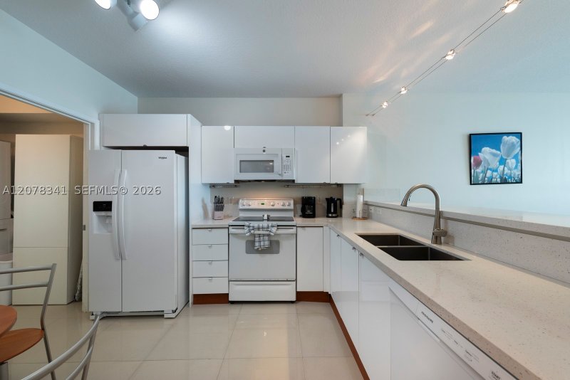 Comprar apartamento no Marina Bay Club 1009