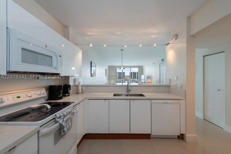 Comprar apartamento no Marina Bay Club 1009