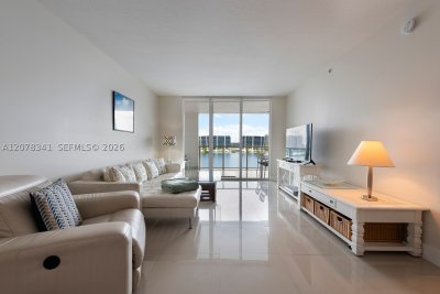 Comprar apartamento no Marina Bay Club 1009