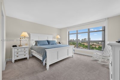 Comprar apartamento no Mystic Pointe 600 2012