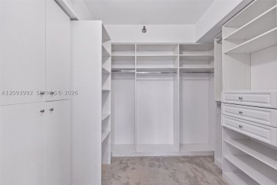 Comprar apartamento no Mystic Pointe 600 2012