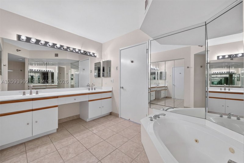 Condo for sale at Mystic Pointe 600 2012