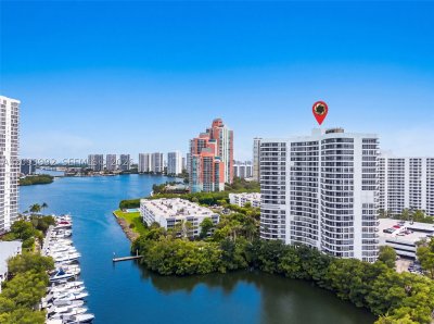 Comprar apartamento no Mystic Pointe 600 2012