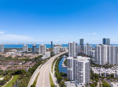 Comprar apartamento no Mystic Pointe 600 2012