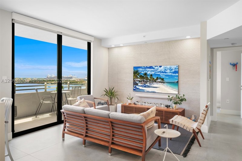 Condo for sale at Waverly 1506