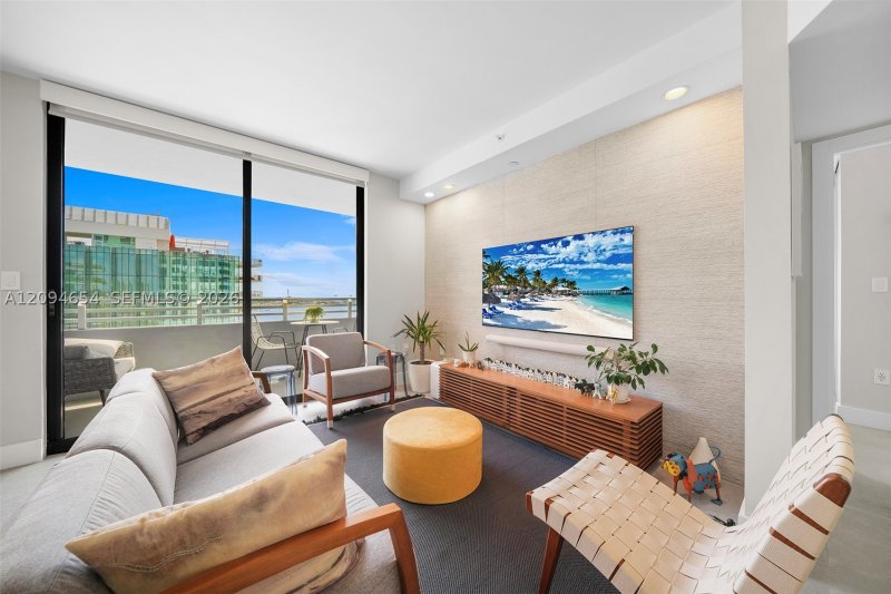 Condo for sale at Waverly 1506