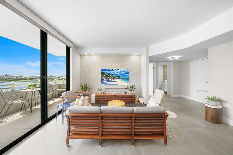 Condo for sale at Waverly 1506