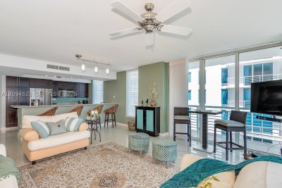 Comprar apartamento no Sapphire Condo 703S