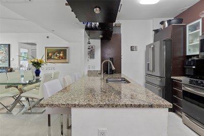 Comprar apartamento no The Plaza Tower II 605