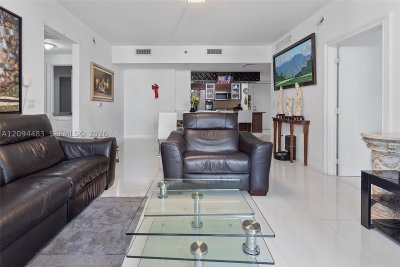Comprar apartamento no The Plaza Tower II 605