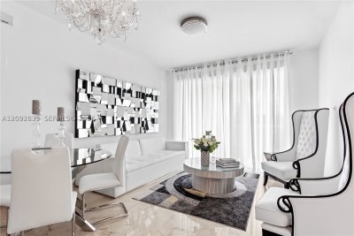 Comprar apartamento no Brickell on the River North 4018