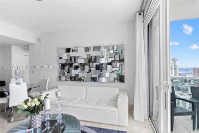 Comprar apartamento no Brickell on the River North 4018