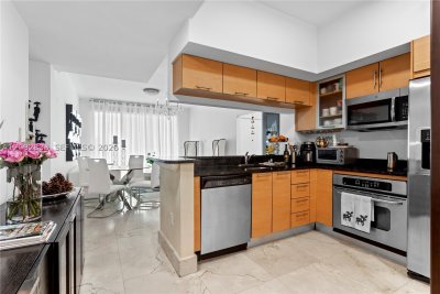 Comprar apartamento no Brickell on the River North 4018
