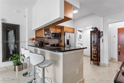 Comprar apartamento no Brickell on the River North 4018
