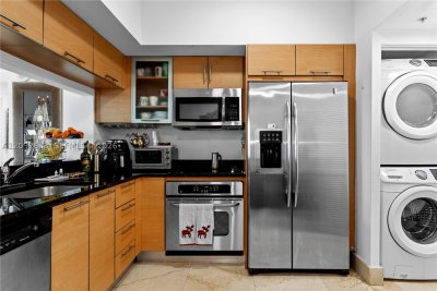 Comprar apartamento no Brickell on the River North 4018