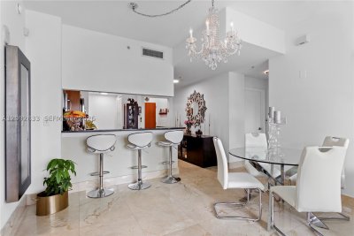 Comprar apartamento no Brickell on the River North 4018