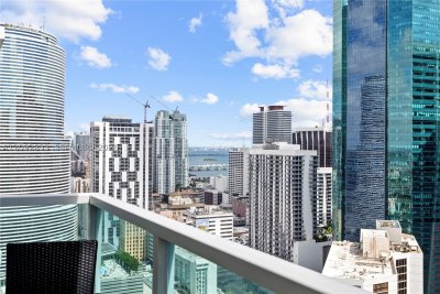 Comprar apartamento no Brickell on the River North 4018