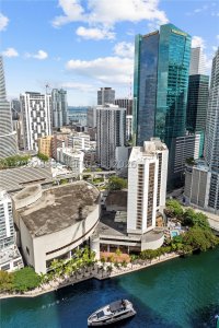 Comprar apartamento no Brickell on the River North 4018