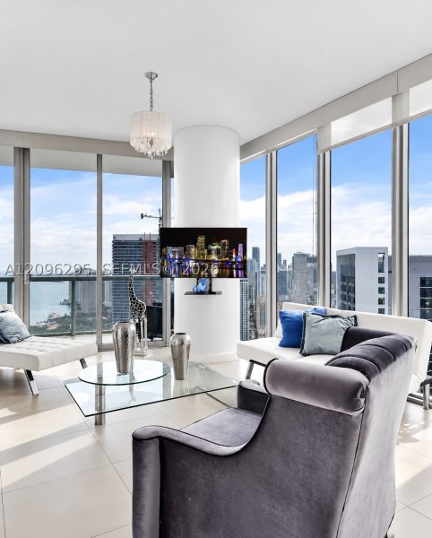 Aluguel de apartamento no Marina Blue 4701
