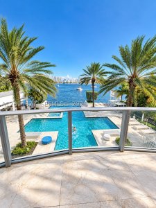 Comprar apartamento no Marina Palms Yacht Club 211