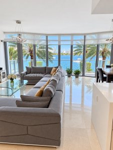 Comprar apartamento no Marina Palms Yacht Club 211