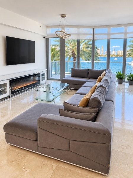 Comprar apartamento no Marina Palms Yacht Club 211