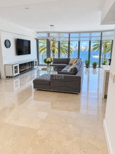 Comprar apartamento no Marina Palms Yacht Club 211