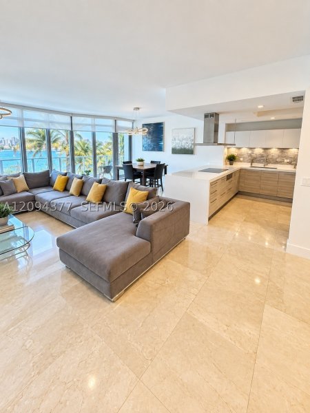 Comprar apartamento no Marina Palms Yacht Club 211