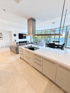 Comprar apartamento no Marina Palms Yacht Club 211