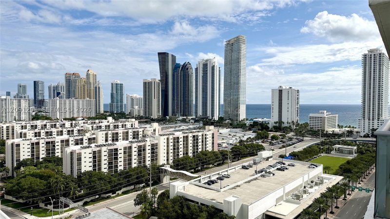 Condo for sale at Parque Towers at St. Tropez 5-1801