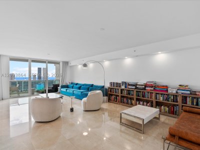 Comprar apartamento no Peninsula II 2706