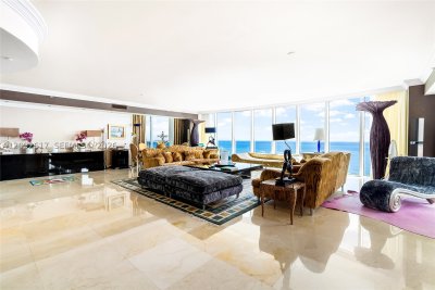Comprar apartamento no Ocean Three 3201