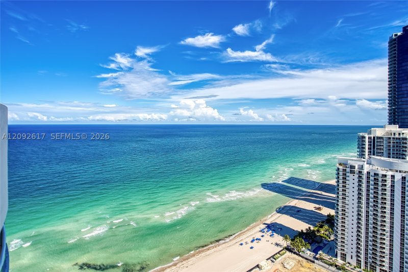 Comprar apartamento no Ocean Three 3201