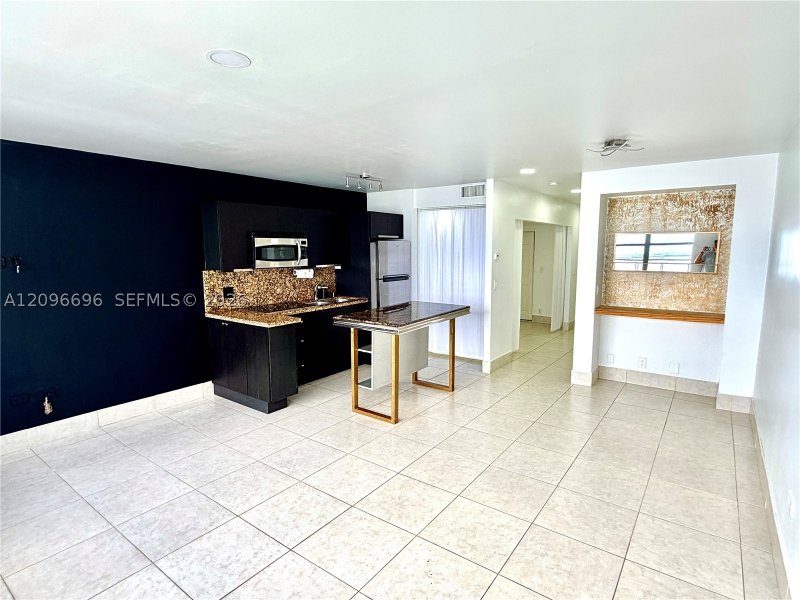 Apartment for rent at Four Ambassadors 1703
