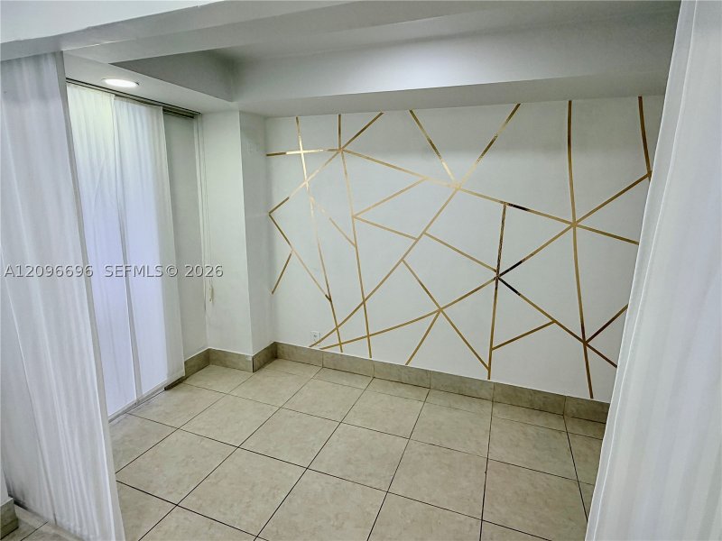 Apartment for rent at Four Ambassadors 1703