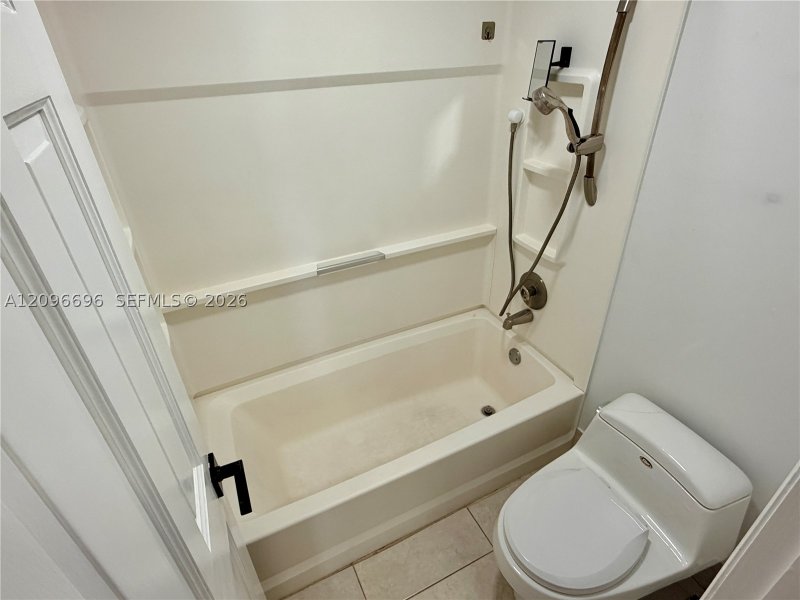 Apartment for rent at Four Ambassadors 1703
