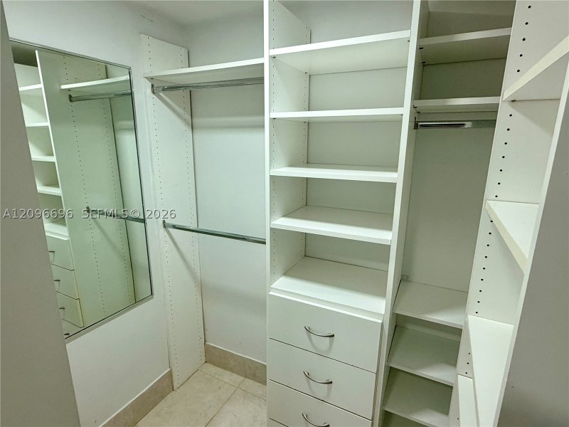 Apartment for rent at Four Ambassadors 1703