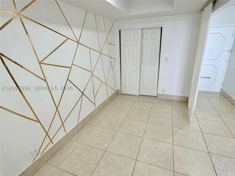 Apartment for rent at Four Ambassadors 1703
