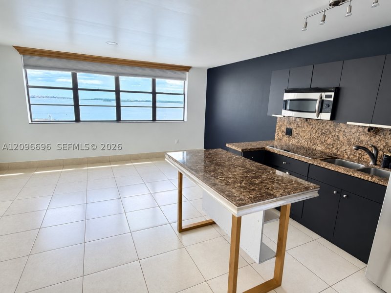 Apartment for rent at Four Ambassadors 1703
