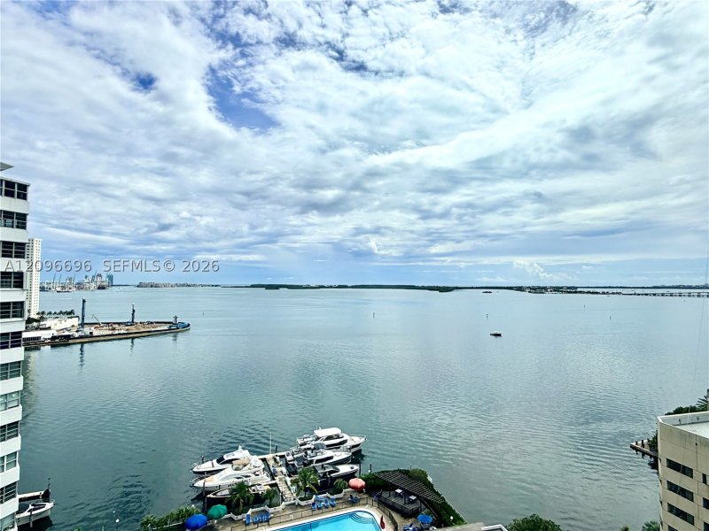Apartment for rent at Four Ambassadors 1703