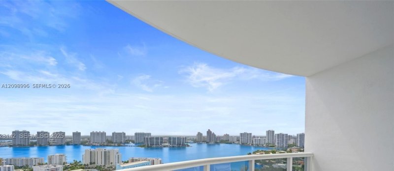 Comprar apartamento no Trump Royale 3501A
