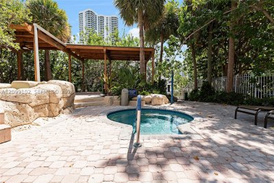Comprar apartamento no Mystic Pointe 600 1707
