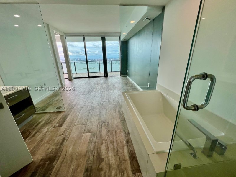 Apartment for rent at Paraiso Bay Miami 4802