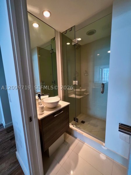 Apartment for rent at Paraiso Bay Miami 4802